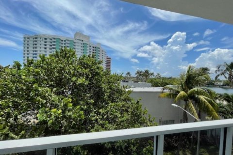 Снять в аренду кондоминиум в Майами-Бич, Флорида 1 спальня, 75.25м2, № 1957738 - фото 14