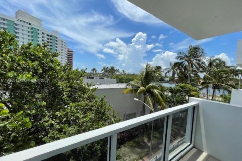 Снять в аренду кондоминиум в Майами-Бич, Флорида 1 спальня, 75.25м2, № 1957738 - фото 16