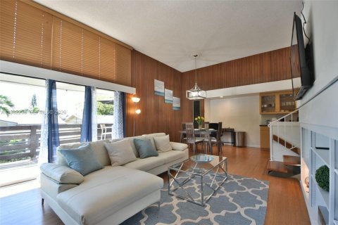 House in Dania Beach, Florida 1 bedroom № 2043311 - photo 3