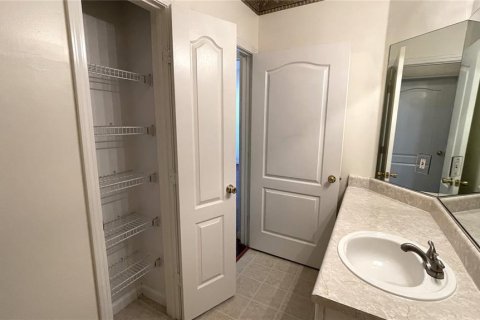 Condo in Tampa, Florida, 1 bedroom  № 1825138 - photo 11