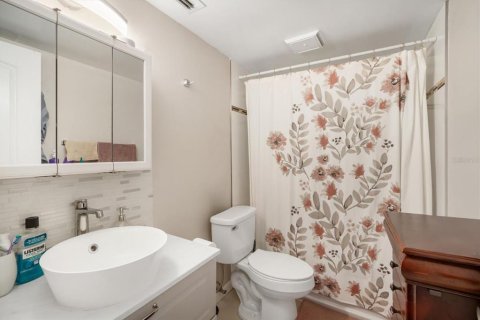Condo in Brandon, Florida, 2 bedrooms  № 1746864 - photo 13