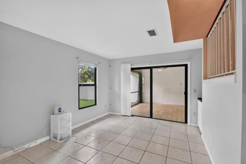 Townhouse in Wellington, Florida 3 bedrooms, 193.42 sq.m. № 2428490 - photo 19
