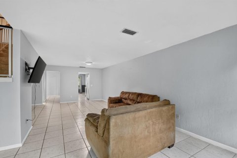 Townhouse in Wellington, Florida 3 bedrooms, 193.42 sq.m. № 2428490 - photo 16
