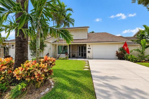 Townhouse in Wellington, Florida 3 bedrooms, 193.42 sq.m. № 2428490 - photo 3