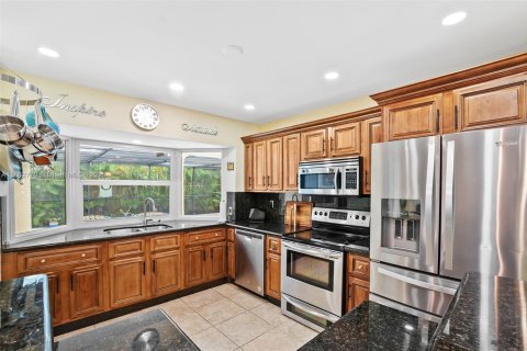 House in Miramar, Florida 3 bedrooms, 124.58 sq.m. № 1890092 - photo 12