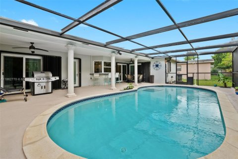 House in Miramar, Florida 3 bedrooms, 124.58 sq.m. № 1890092 - photo 23