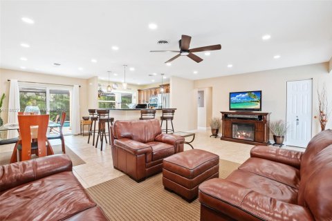House in Miramar, Florida 3 bedrooms, 124.58 sq.m. № 1890092 - photo 7