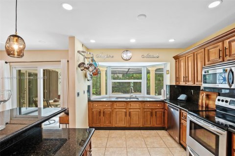 House in Miramar, Florida 3 bedrooms, 124.58 sq.m. № 1890092 - photo 11