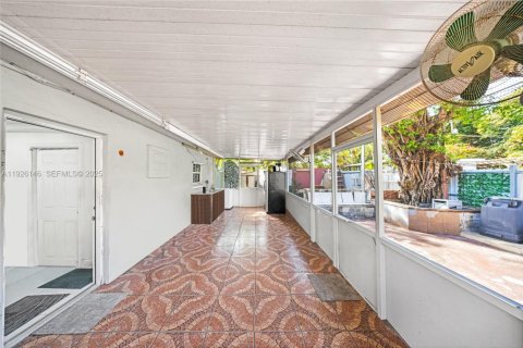 House in Hialeah, Florida 5 bedrooms, 159.79 sq.m. № 1986678 - photo 16