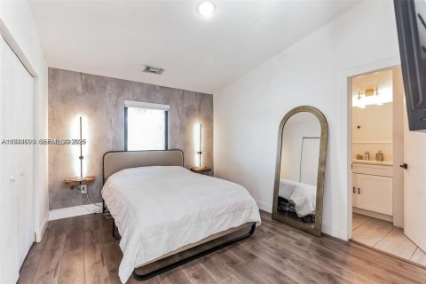Casa en alquiler en Miami, Florida, 3 dormitorios, 123.56 m2 № 2059977 - foto 10
