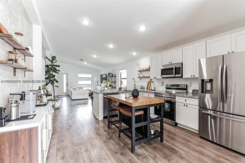 Casa en alquiler en Miami, Florida, 3 dormitorios, 123.56 m2 № 2059977 - foto 9