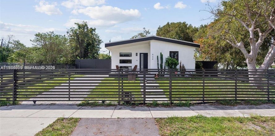 Casa en Miami, Florida 3 dormitorios, 123.56 m2 № 2059977