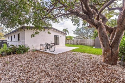 Casa en alquiler en Miami, Florida, 3 dormitorios, 123.56 m2 № 2059977 - foto 16