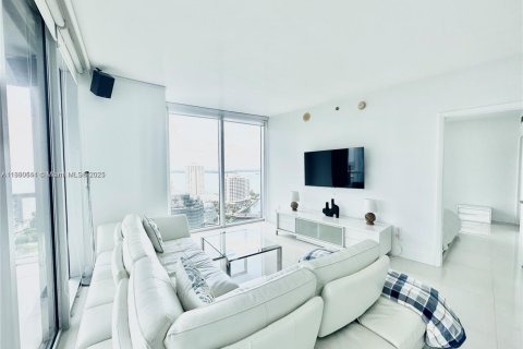 Condo in Miami, Florida, 2 bedrooms  № 1929120 - photo 3