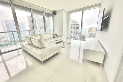 Condo in Miami, Florida, 2 bedrooms  № 1929120 - photo 2