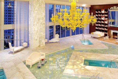 Condo in Miami, Florida, 2 bedrooms  № 1929120 - photo 12