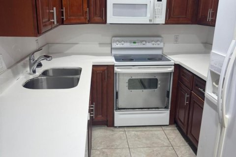 Appartement à louer à West Palm Beach, Floride: 2 chambres, 81.29 m2 № 2439189 - photo 2