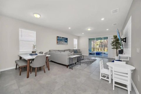 House in Davenport, Florida 7 bedrooms, 295.06 sq.m. № 2393663 - photo 15