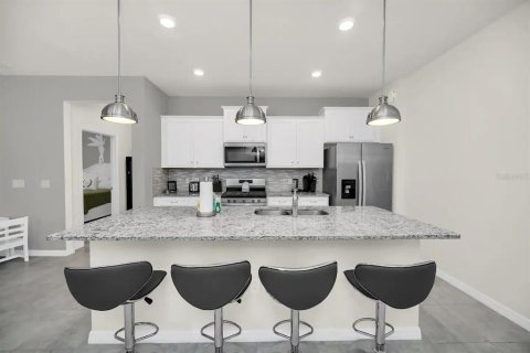 House in Davenport, Florida 7 bedrooms, 295.06 sq.m. № 2393663 - photo 9