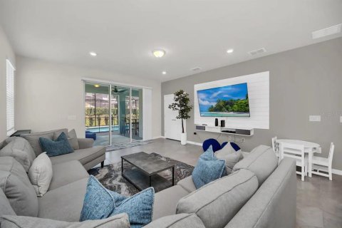 House in Davenport, Florida 7 bedrooms, 295.06 sq.m. № 2393663 - photo 16