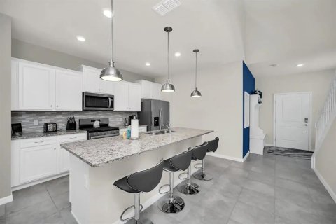 House in Davenport, Florida 7 bedrooms, 295.06 sq.m. № 2393663 - photo 5