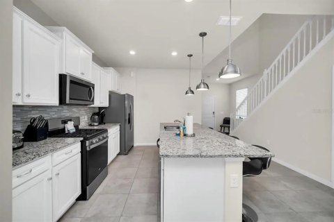 House in Davenport, Florida 7 bedrooms, 295.06 sq.m. № 2393663 - photo 6