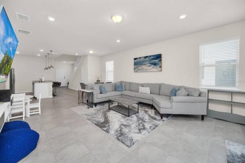House in Davenport, Florida 7 bedrooms, 295.06 sq.m. № 2393663 - photo 14