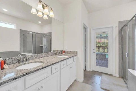 House in Davenport, Florida 7 bedrooms, 295.06 sq.m. № 2393663 - photo 23