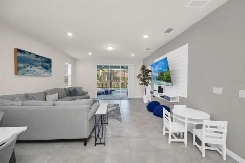 House in Davenport, Florida 7 bedrooms, 295.06 sq.m. № 2393663 - photo 17