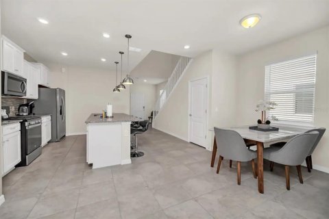 House in Davenport, Florida 7 bedrooms, 295.06 sq.m. № 2393663 - photo 11