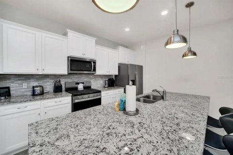 House in Davenport, Florida 7 bedrooms, 295.06 sq.m. № 2393663 - photo 10