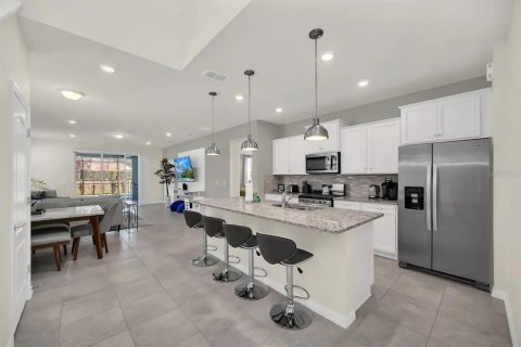 House in Davenport, Florida 7 bedrooms, 295.06 sq.m. № 2393663 - photo 7