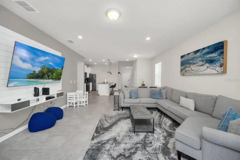 House in Davenport, Florida 7 bedrooms, 295.06 sq.m. № 2393663 - photo 13