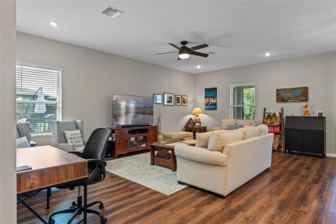 Casa en venta en Deltona, Florida, 4 dormitorios, 176.7 m2 № 1886678 - foto 10