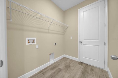 House in Winter Garden, Florida 3 bedrooms, 135.27 sq.m. № 1884520 - photo 17