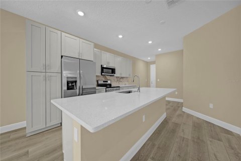 House in Winter Garden, Florida 3 bedrooms, 135.27 sq.m. № 1884520 - photo 8