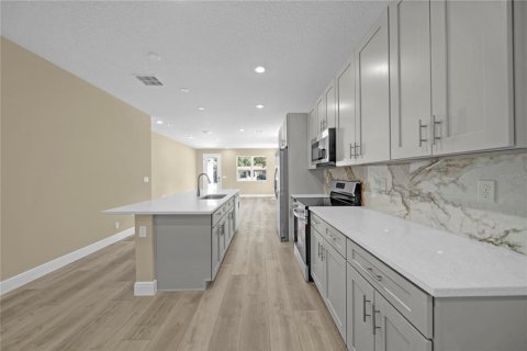 House in Winter Garden, Florida 3 bedrooms, 135.27 sq.m. № 1884520 - photo 9