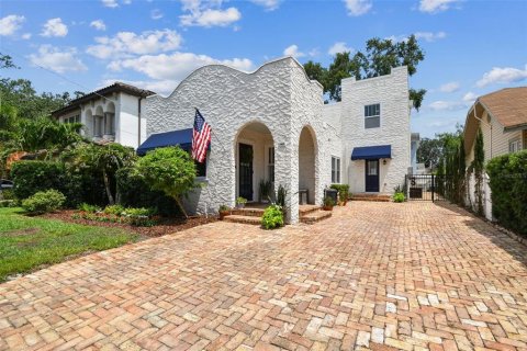 House in Tampa, Florida 4 bedrooms, 192.87 sq.m. № 1749231 - photo 2