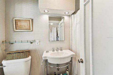 House in Tampa, Florida 4 bedrooms, 192.87 sq.m. № 1749231 - photo 20