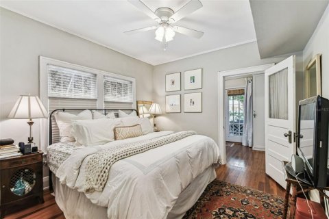 House in Tampa, Florida 4 bedrooms, 192.87 sq.m. № 1749231 - photo 18