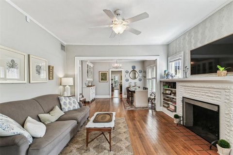 House in Tampa, Florida 4 bedrooms, 192.87 sq.m. № 1749231 - photo 10