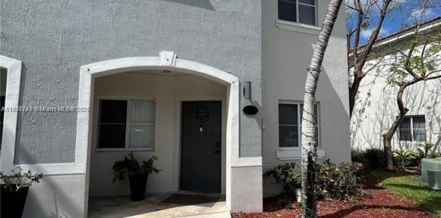 Adosado en Homestead, Florida 3 dormitorios, 141.03 m2 № 1941751