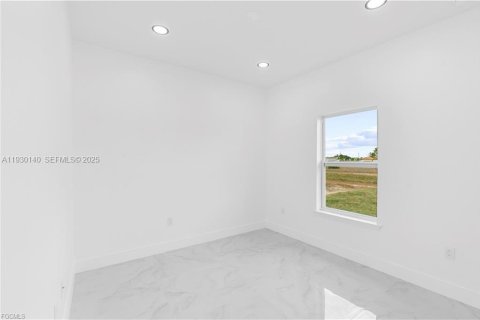 House in Lehigh Acres, Florida 3 bedrooms № 1988674 - photo 16