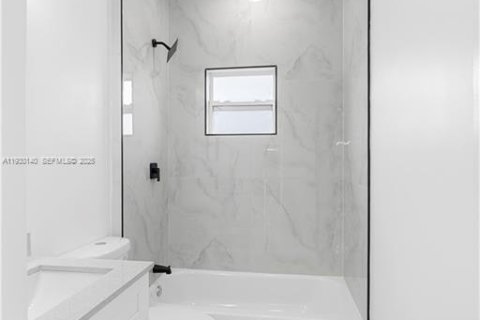 House in Lehigh Acres, Florida 3 bedrooms № 1988674 - photo 14