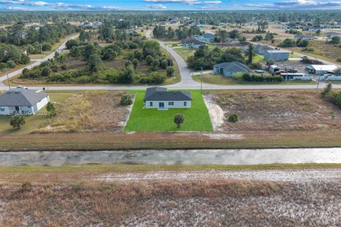 House in Lehigh Acres, Florida 3 bedrooms № 1988674 - photo 27