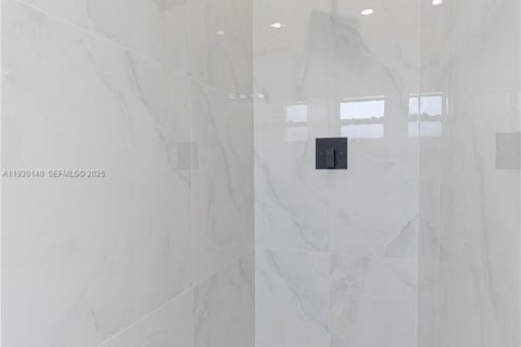 House in Lehigh Acres, Florida 3 bedrooms № 1988674 - photo 12