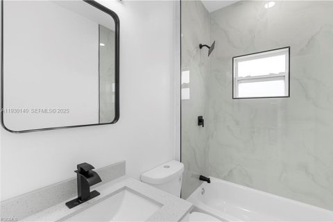 House in Lehigh Acres, Florida 3 bedrooms № 1988674 - photo 15