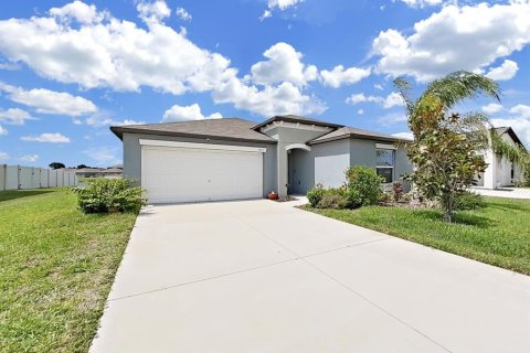 House in Wimauma, Florida 4 bedrooms, 179.77 sq.m. № 2200788 - photo 2