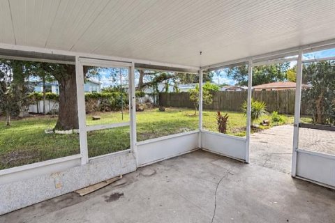 Villa ou maison à vendre à Winter Haven, Floride: 2 chambres, 169.64 m2 № 2414063 - photo 24