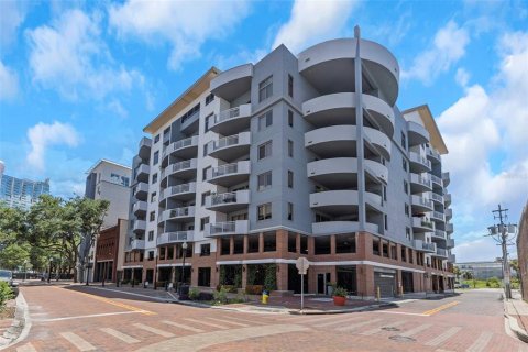 Condo in Tampa, Florida, 1 bedroom  № 1803556 - photo 1